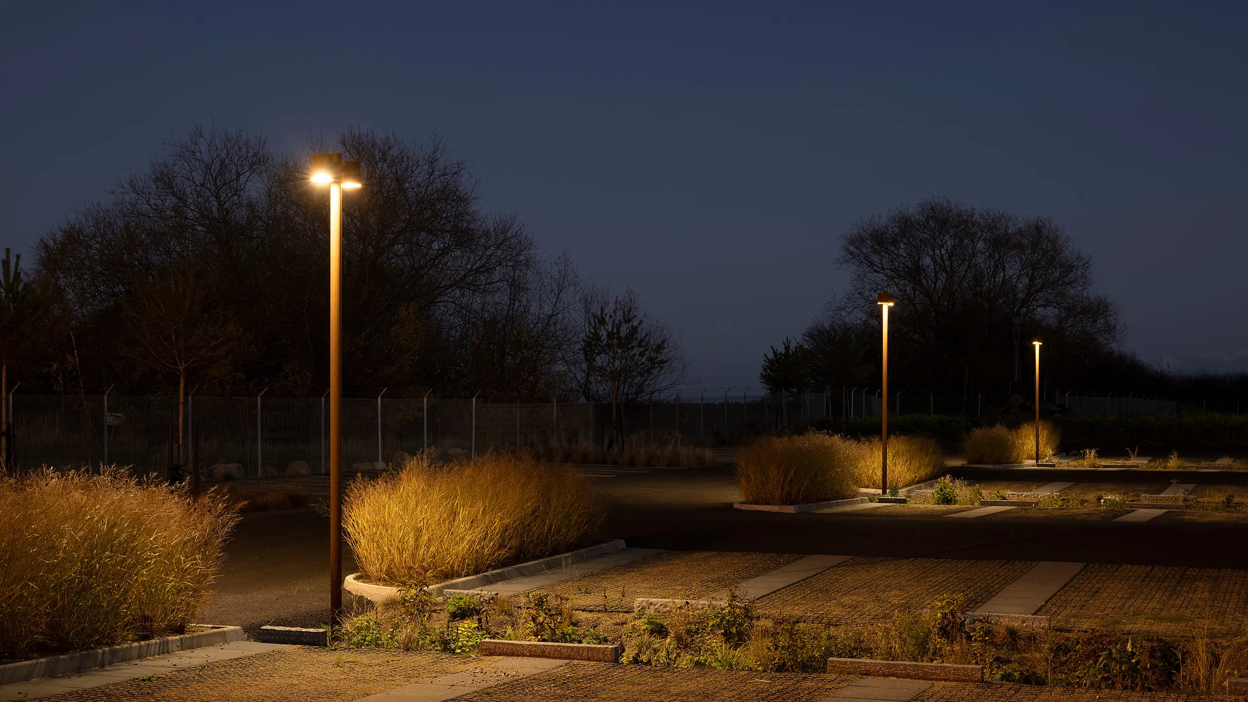 Lampas_Anto_L1014_parklampe_corten_Koege_foto_Eskerod_3981_2560x1440