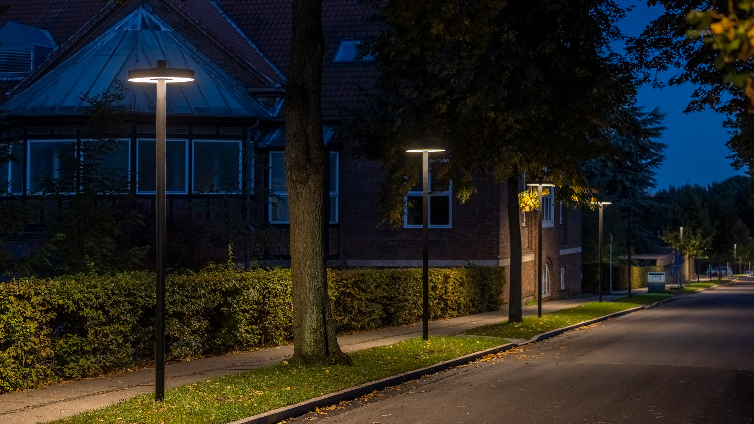 SOMBRERO L805 | Danish design | Find architect-designed post lights